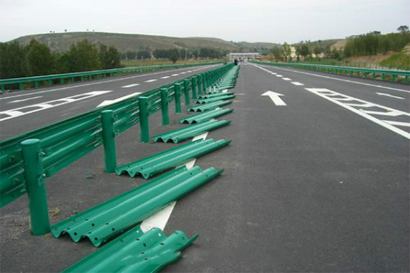 赤峰波形护栏的维护与管理确保道路安全的关键步骤
