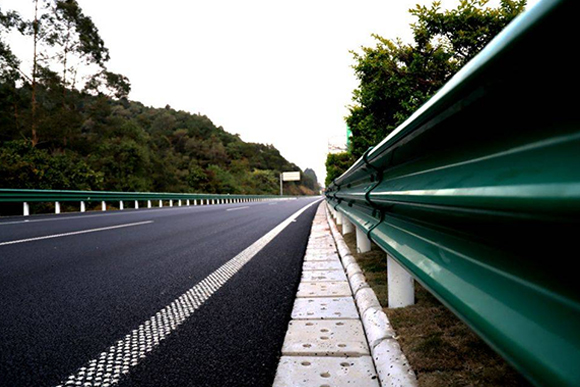 赤峰高速公路护栏的常用类型