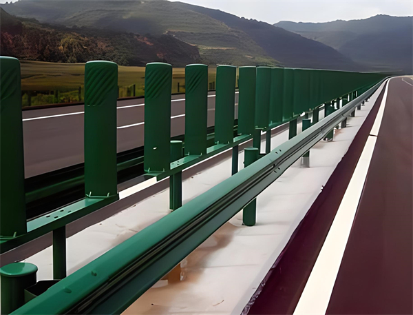 赤峰三波护栏板在高速公路的应用